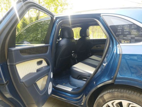 新車落地400萬，兩年后僅售183萬 賓利添越的超值選擇與洗掃車的意外關(guān)聯(lián)